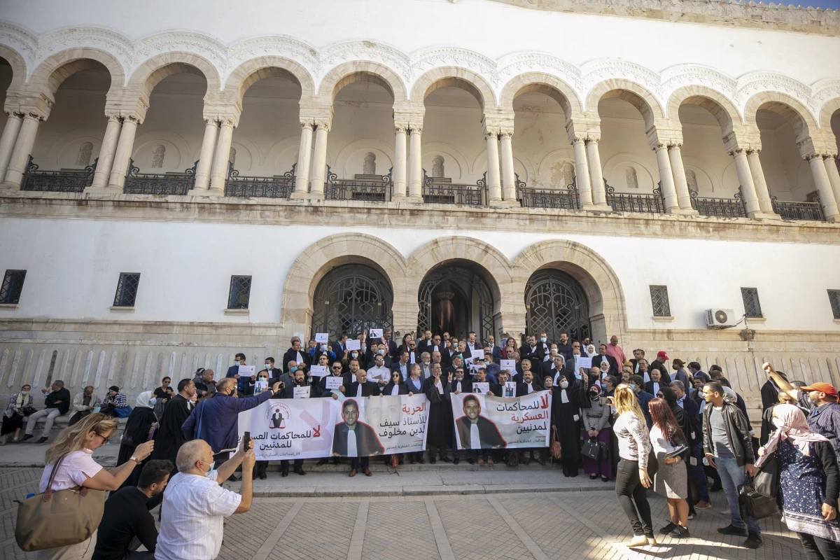 Hapishanede açlık grevinde olan Tunus Onur Koalisyonu Başkanı Mahluf\'a destek gösterisi