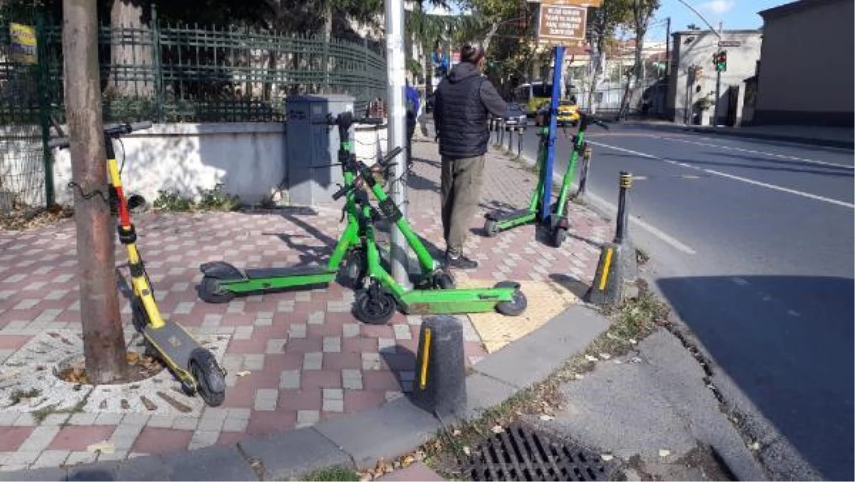 İSTANBUL\'DA KALDIRIMLARDA SCOOTER\'DAN SONRA MOPED İŞGALİ