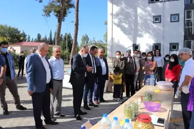 Kadın çiftçilere zeytin salamurası ve turşu yapımı eğitimi verildi