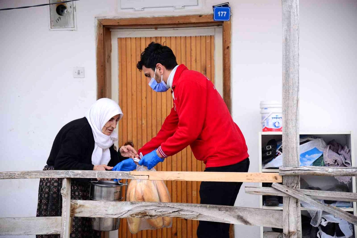 Son Dakika | Kahramankazan\'da yemekler soğumadan vatandaşa ikram ediliyor