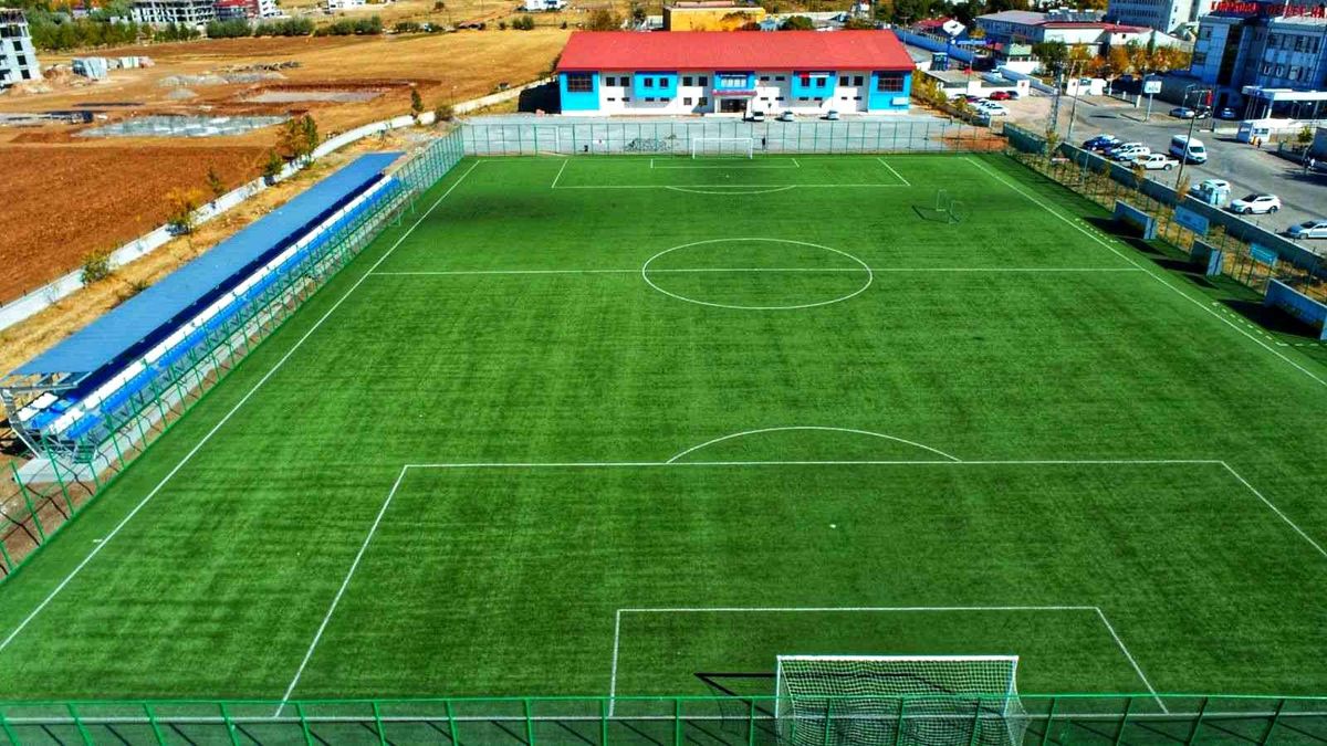 Karakoçan\'da spor tesisleri yenilendi
