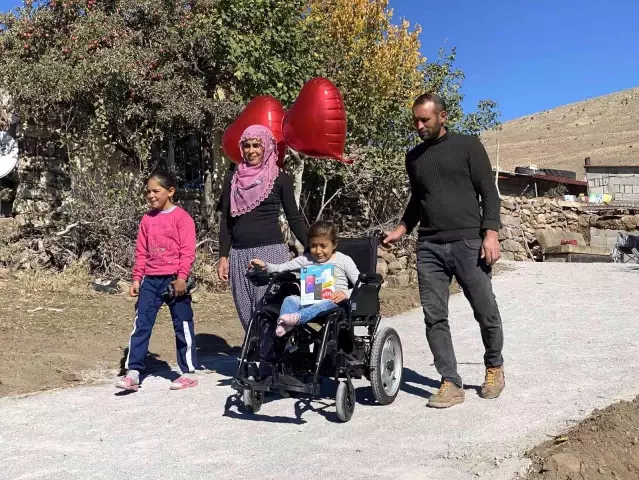 Niğde'de engelli minik Elif'in evinin önüne Vali Şimşek'in talimatıyla yol yapıldı