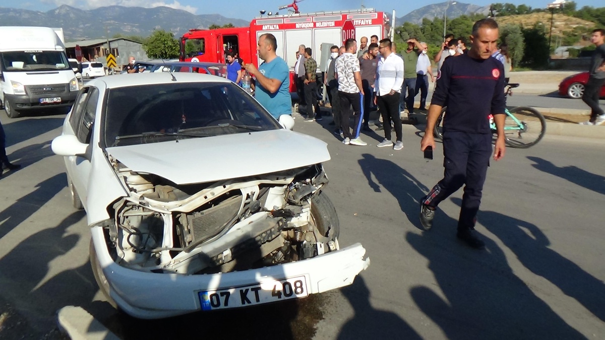 Son dakika haberleri! Kumluca\'da trafik kazasında 3 kişi yaralandı