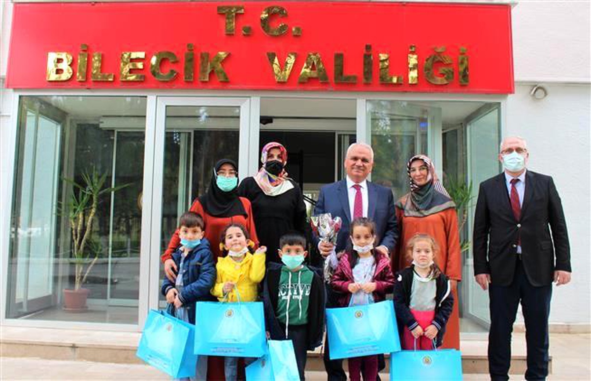 Kur\'an kursu öğrencileri Vali Kızılkaya\'yı ziyaret etti