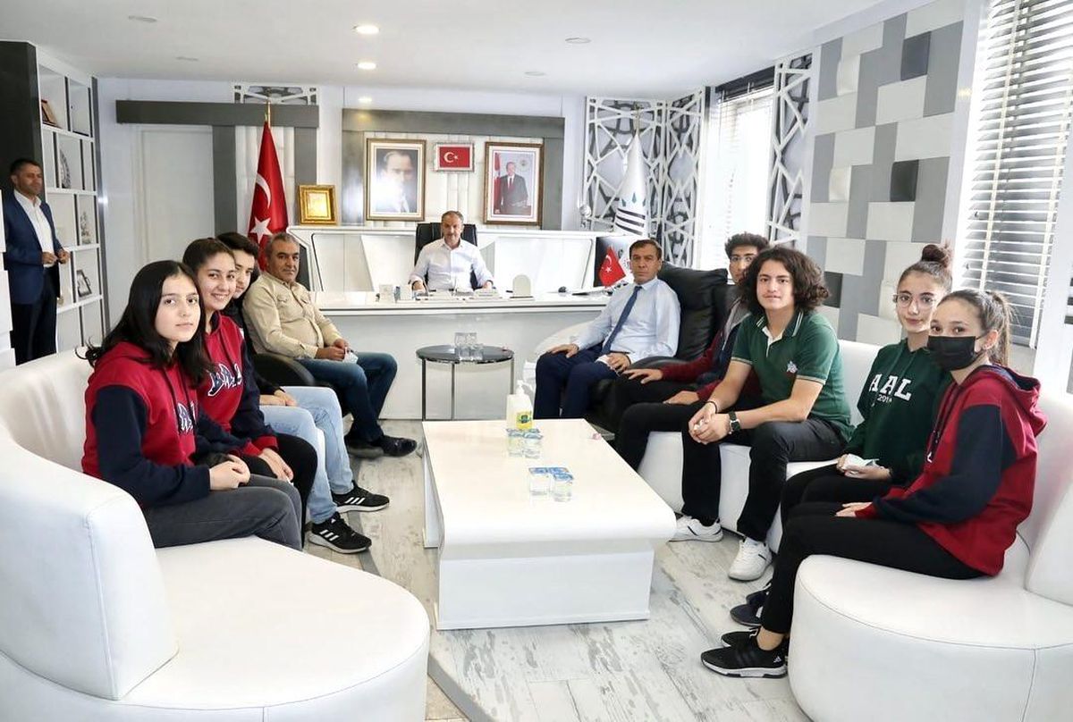 Lise öğrencileri okullarının sorunlarını Başkan Kılınç\'a iletti