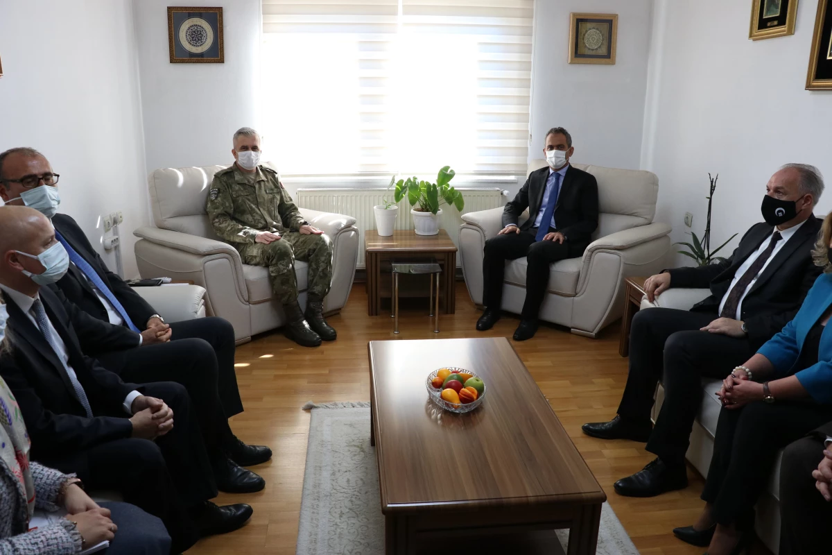 Son dakika... Milli Eğitim Bakanı Mahmut Özer, Kosova\'da Prizren şehrini ziyaret etti