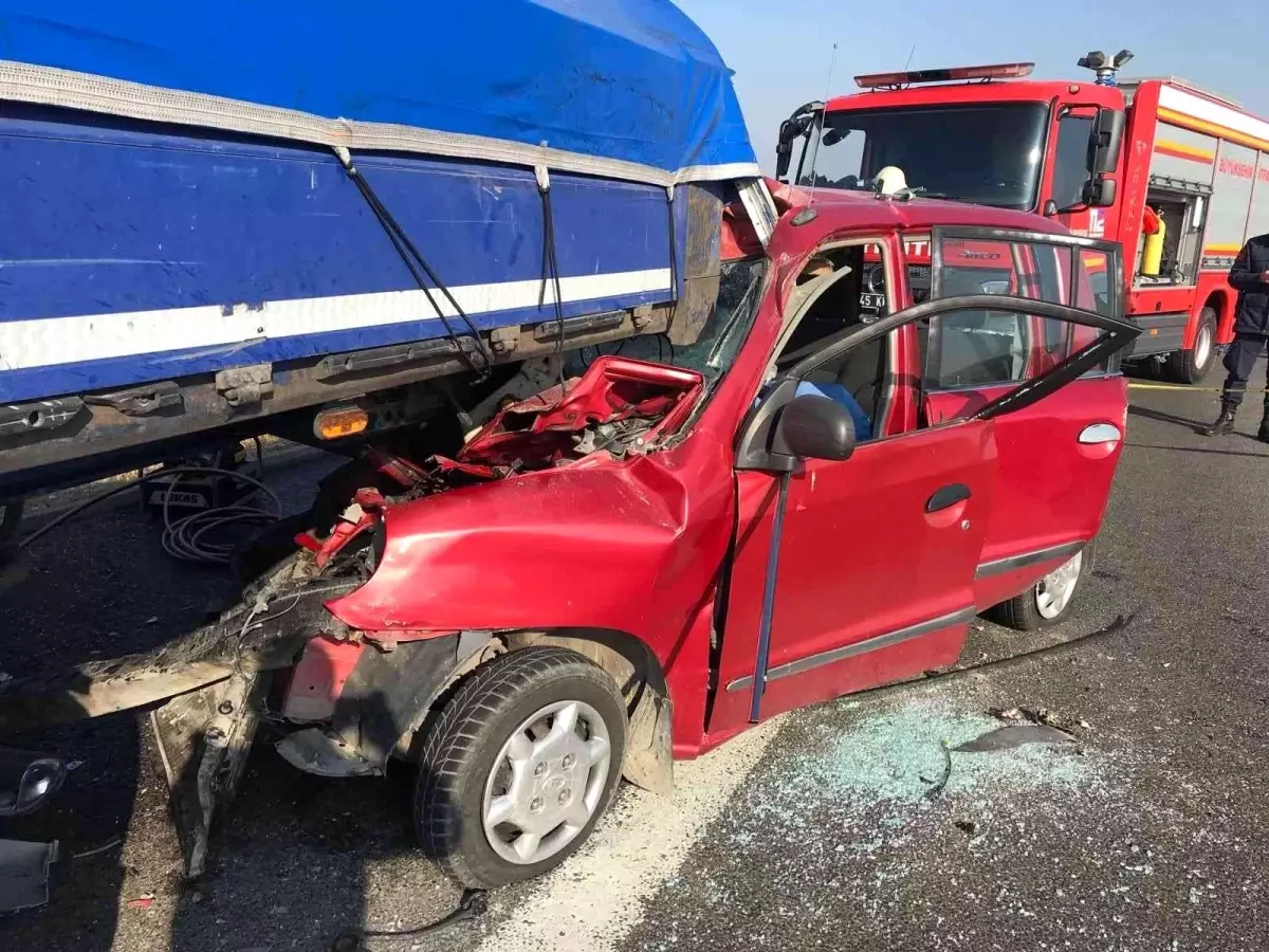 Park halindeki tıra arkadan çarptı: 1 ölü