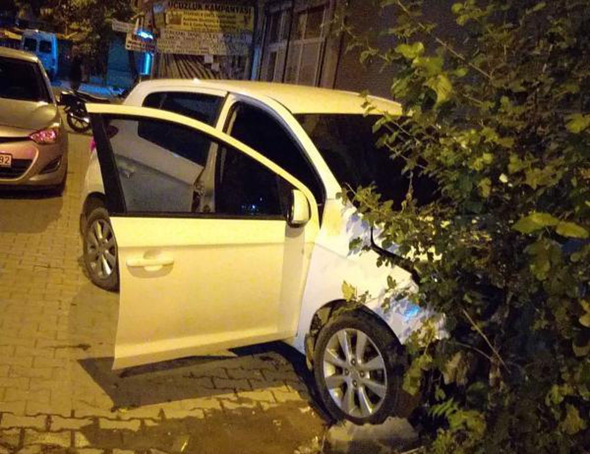 Son dakika... Polisten kaçarken kaza yaptı, aracından 2,5 kilo esrar çıktı