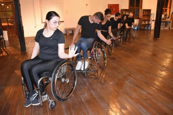 SMA'lı Sude, tekerlekli sandalyede dansla hayata tutundu