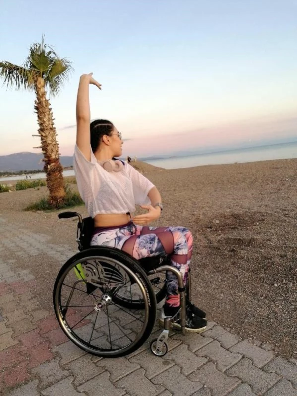 SMA'lı Sude, tekerlekli sandalyede dansla hayata tutundu
