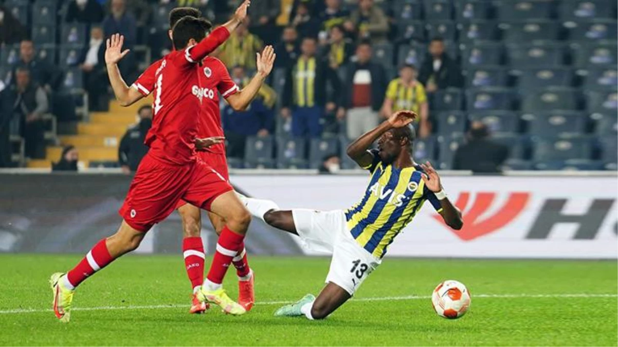 Kadıköy\'de yıkım! Fenerbahçe, sahasında Antwerp\'le 2-2 berabere kalarak galibiyet hasretini sürdürdü