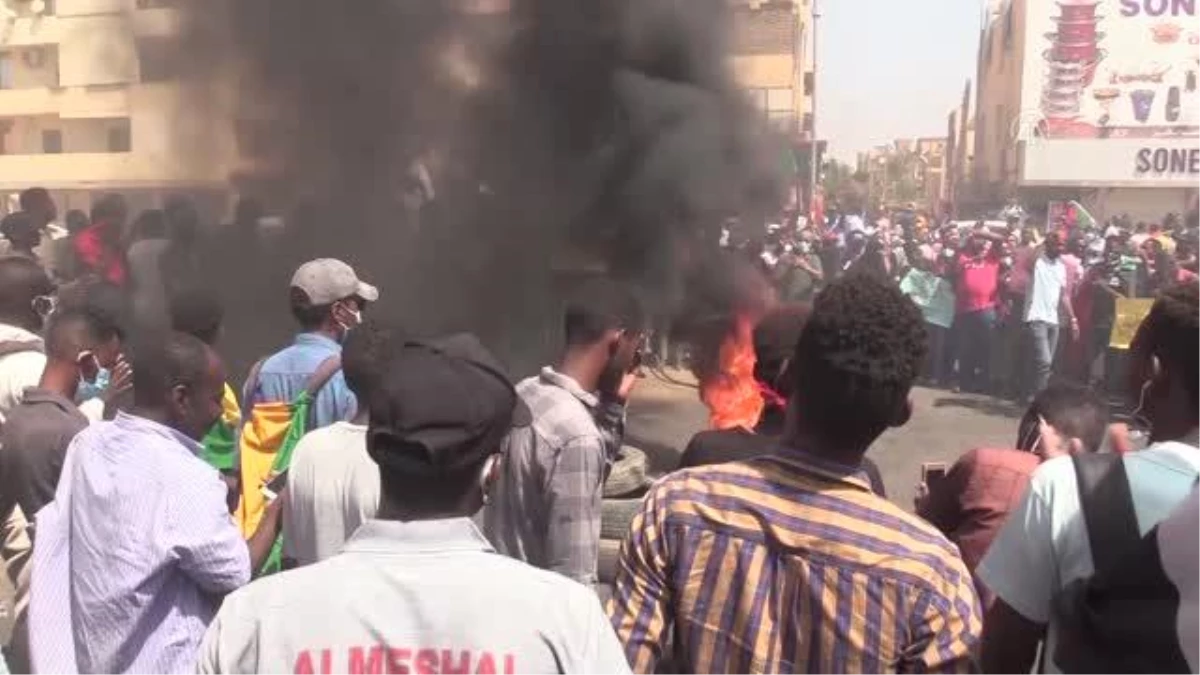 Sudan\'da hükümet karşıtlarından sonra destekçileri de sokaklara indi