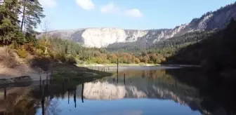 Sülüklü Göl'de sonbaharın renkleri drone ile görüntülendi