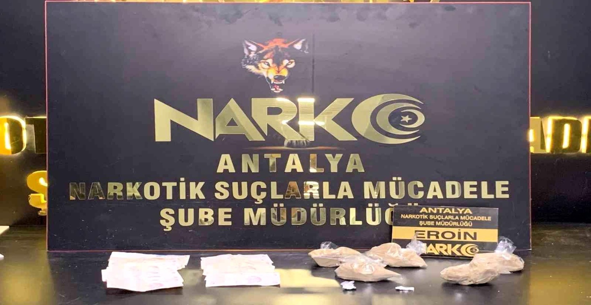 Uygulama noktasından yarım kilo eroinle kaçan şüpheli tutuklandı