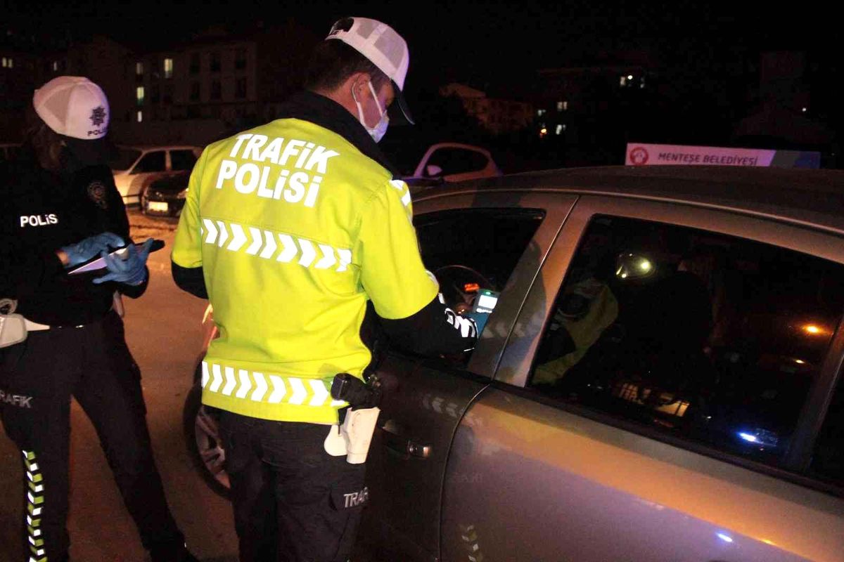 Uygulamada 8 araç trafikten men edildi