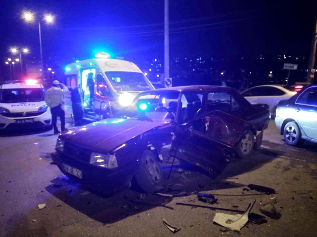 Son dakika haberi | 3 kişinin yaralandığı kazada araçtan içki şişeleri çıktı