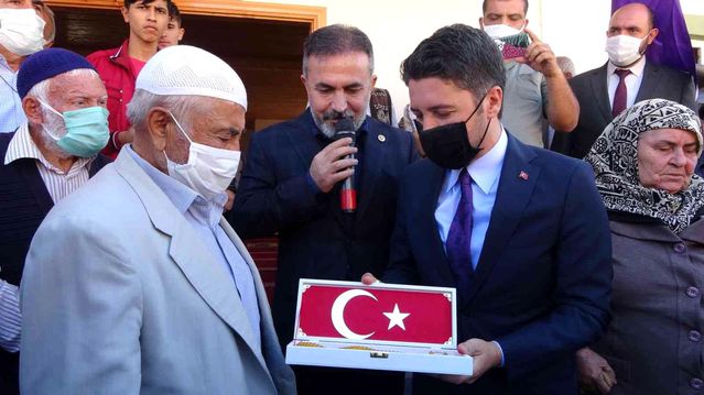 Adana'da orman yangınında yanan cami yeniden ibadete açıldı