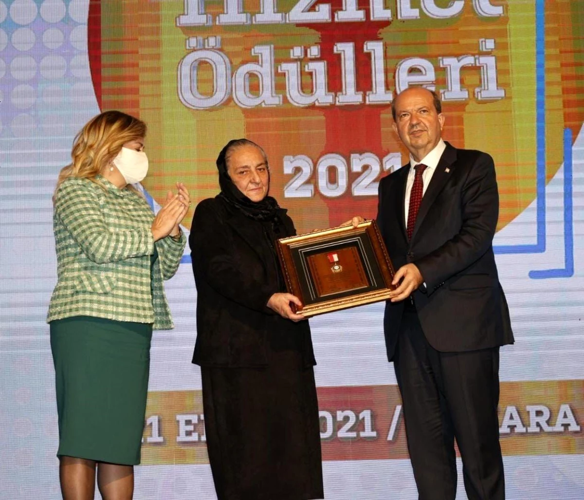 Azerbaycanlı şehit generalin ailesine \'Avrasya Hizmet Ödülü\'