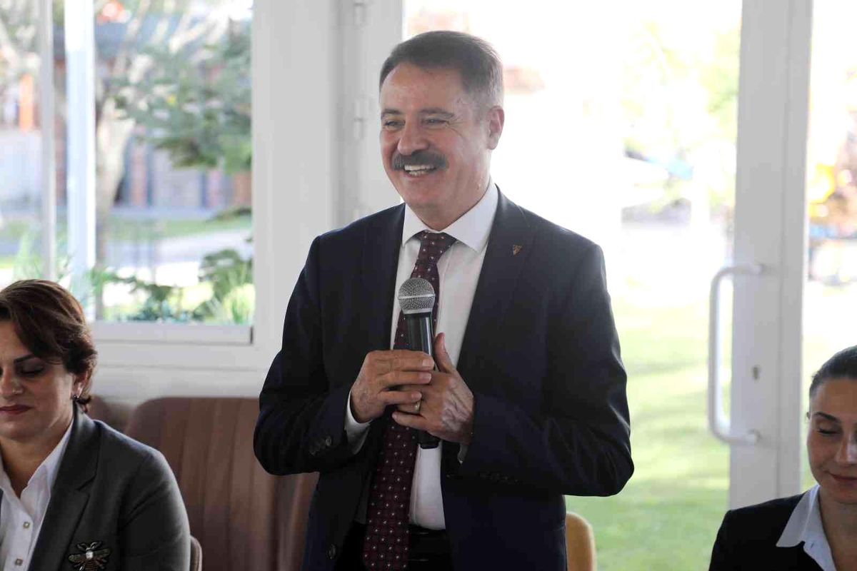Başkan Deveci\'den muhtarlara: "Dayanışmayı güçlendirelim"