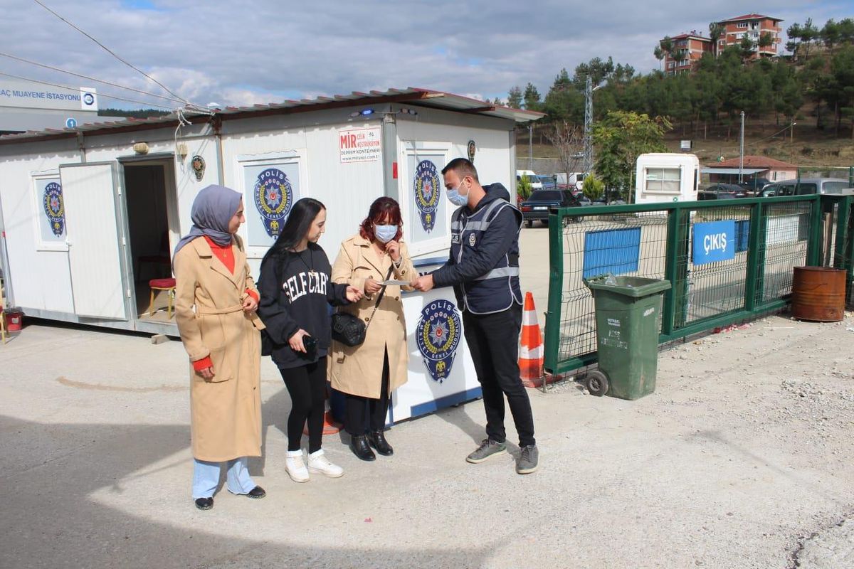 Son dakika haberleri: Boyabat Emniyet Müdürlüğü, panayır alanında vatandaşları bilgilendiriyor