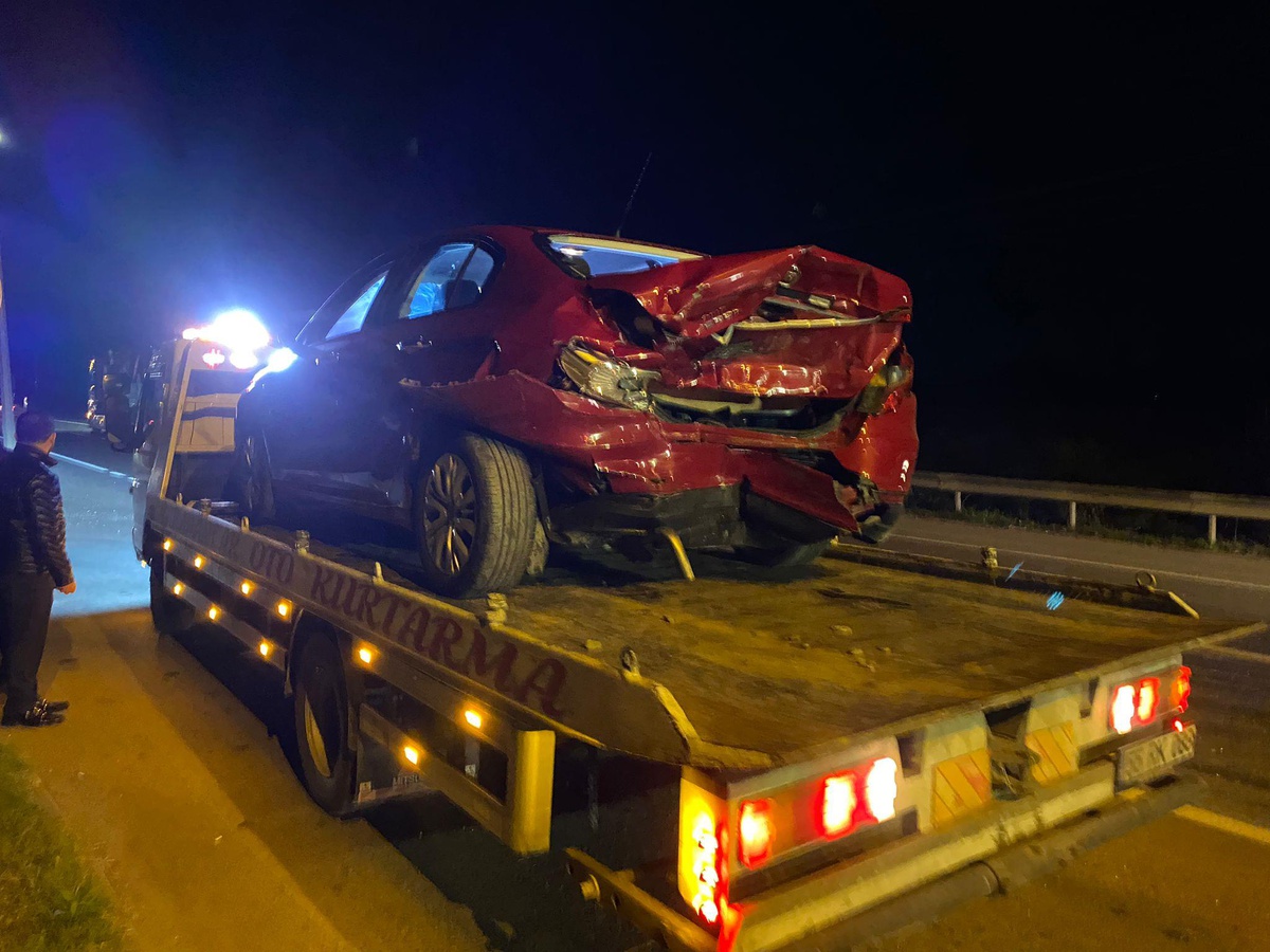 Çarşamba\'da otomobille çarpışan hafif ticari araç sürücüsü yaralandı