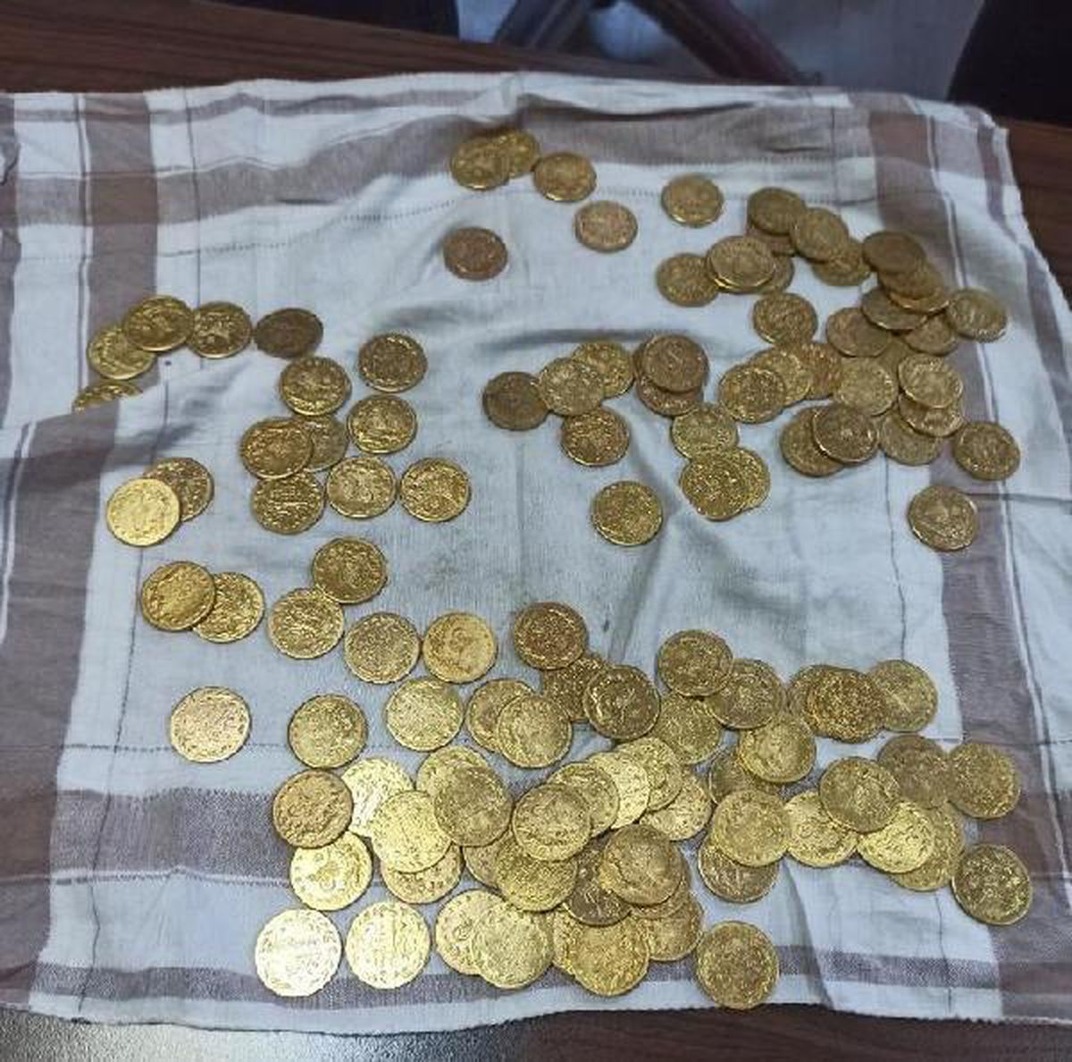 "Dedemde 120 Osmanlı altını var" deyip, dolandırmak istediler