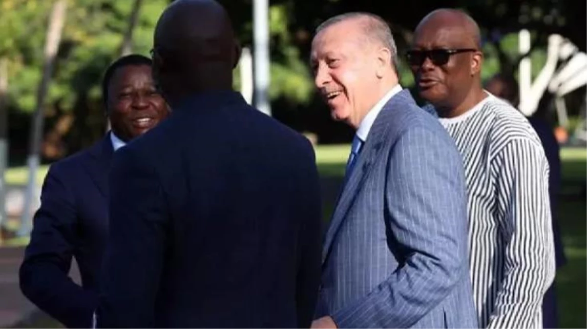 Erdoğan, kahkaha attığı fotoğrafla ilgili konuştu: Eski futbolcu Weah ile bir espri üzerine gülümsedik