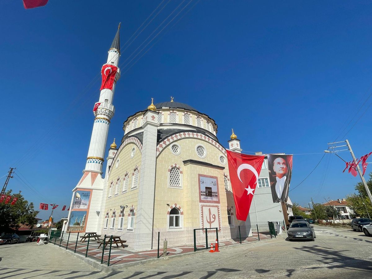 Edirne\'de hayırseverlerin yardımıyla yaptırılan köy camisi törenle açıldı