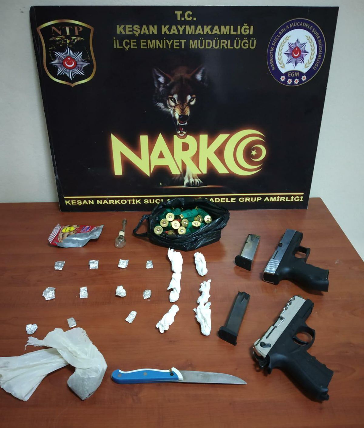 Edirne\'de uyuşturucu operasyonunda polise mukavemet eden 3 kişi gözaltına alındı