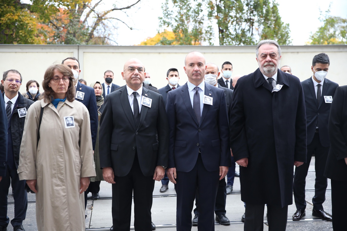Son dakika haberleri! Ermeni teröristlerce şehit edilen Büyükelçi Tunalıgil Viyana\'da anıldı