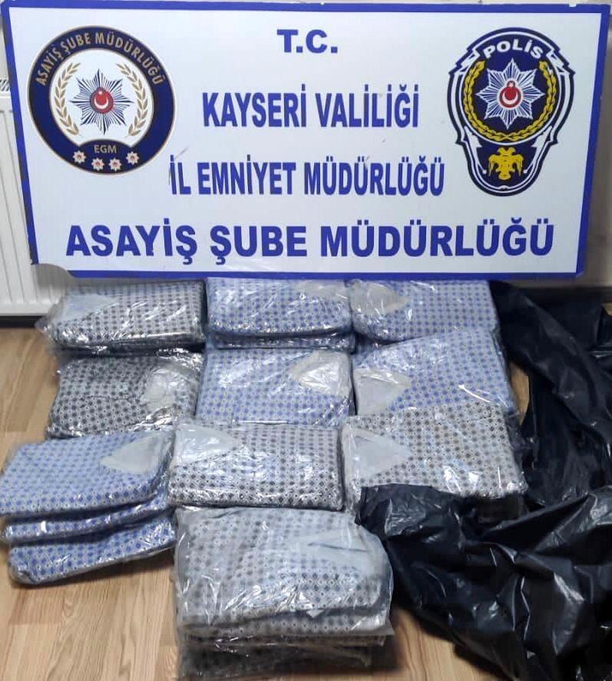 Evlerden kıyafet çalan 3 kişi tutuklandı