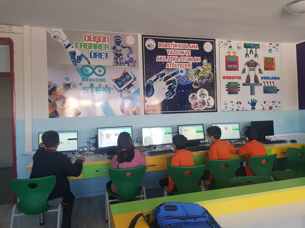 Karapınar\'da robotik yazılım ve kodlama kursu açıldı