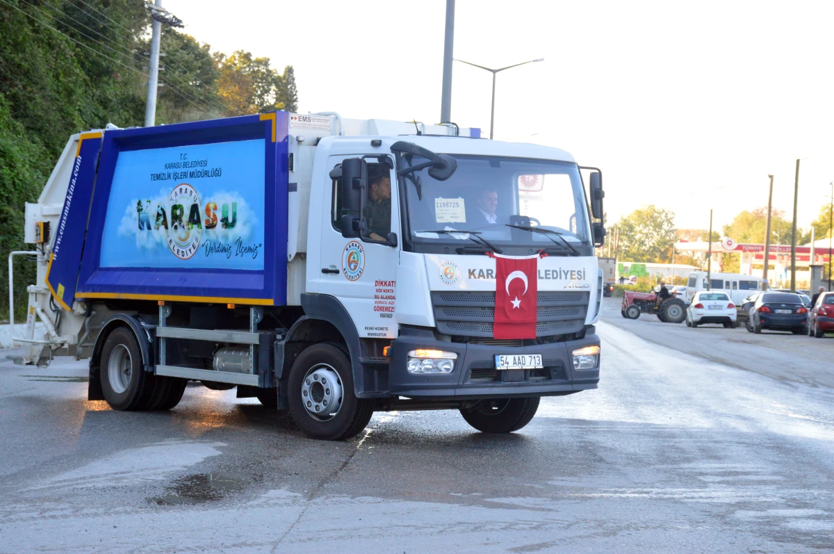 Karasu Belediyesi araç filosuna 4 çöp kamyonu ekledi