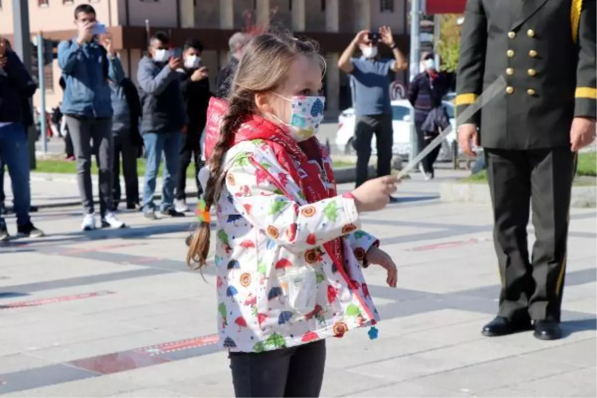 KOLORDU BANDOSUNUN KONSERİNDE, 5 YAŞINDAKİ ASYA ŞEFLİK YAPTI