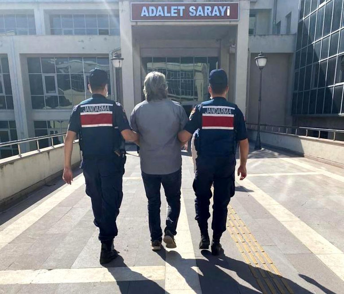 Osmaniye\'de 4 yıl 6 ay hapis cezasıyla aranan firari yakalandı