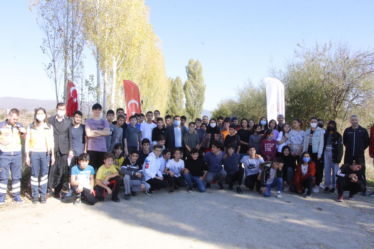 Pazaryeri\'nde 98.Yıl Cumhuriyet Kupası Kros Yarışması yapıldı