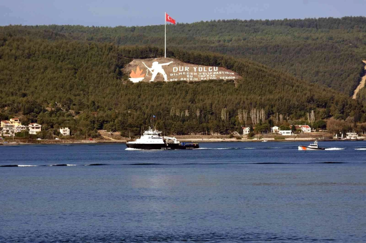 Son dakika haber... Rus askeri römorkörü Çanakkale Boğazı\'ndan geçti