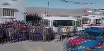 Son dakika: Şehit Jandarma Uzman Çavuş Burak Tortumlu'nun cenazesi helallik almak için baba ocağına getirildi