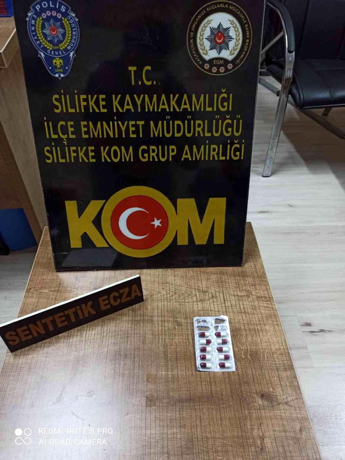 Silifke\'de bir kişi uyuşturucu hap satarken yakalandı