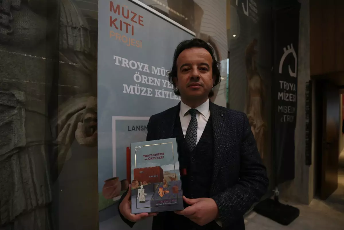 \'TROYA MÜZESİ VE ÖREN YERİ MÜZE KİTİ\' TANITILDI
