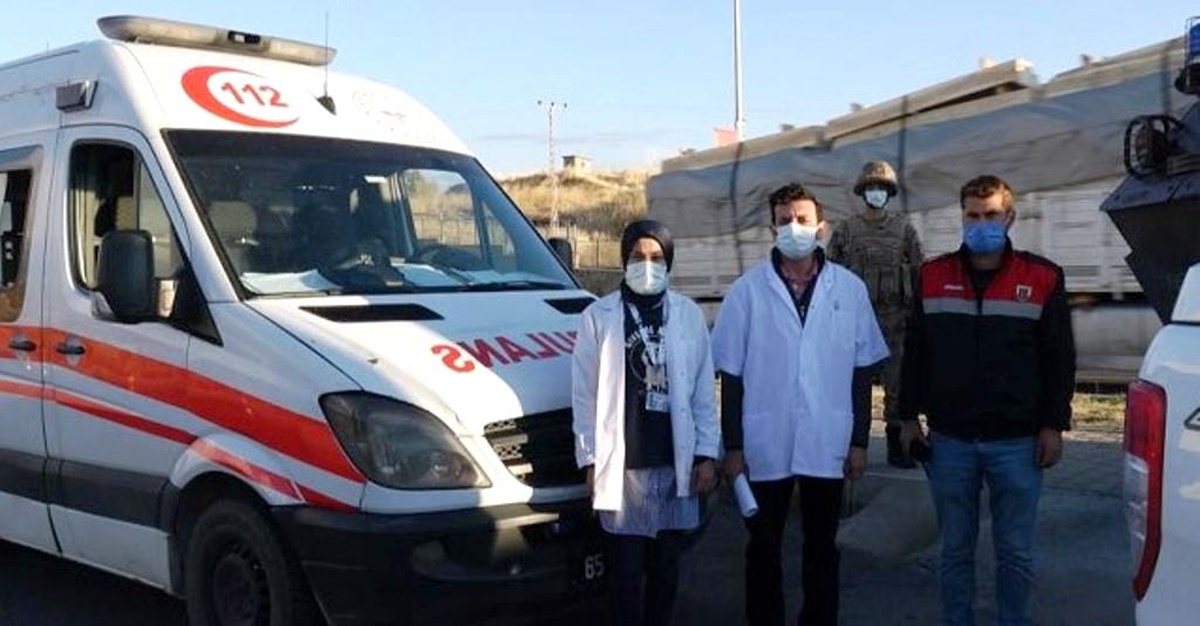 Van\'ın Erciş ilçesinde mobil sağlık ekipleri jandarma kontrol noktasında aşı çalışması yaptı