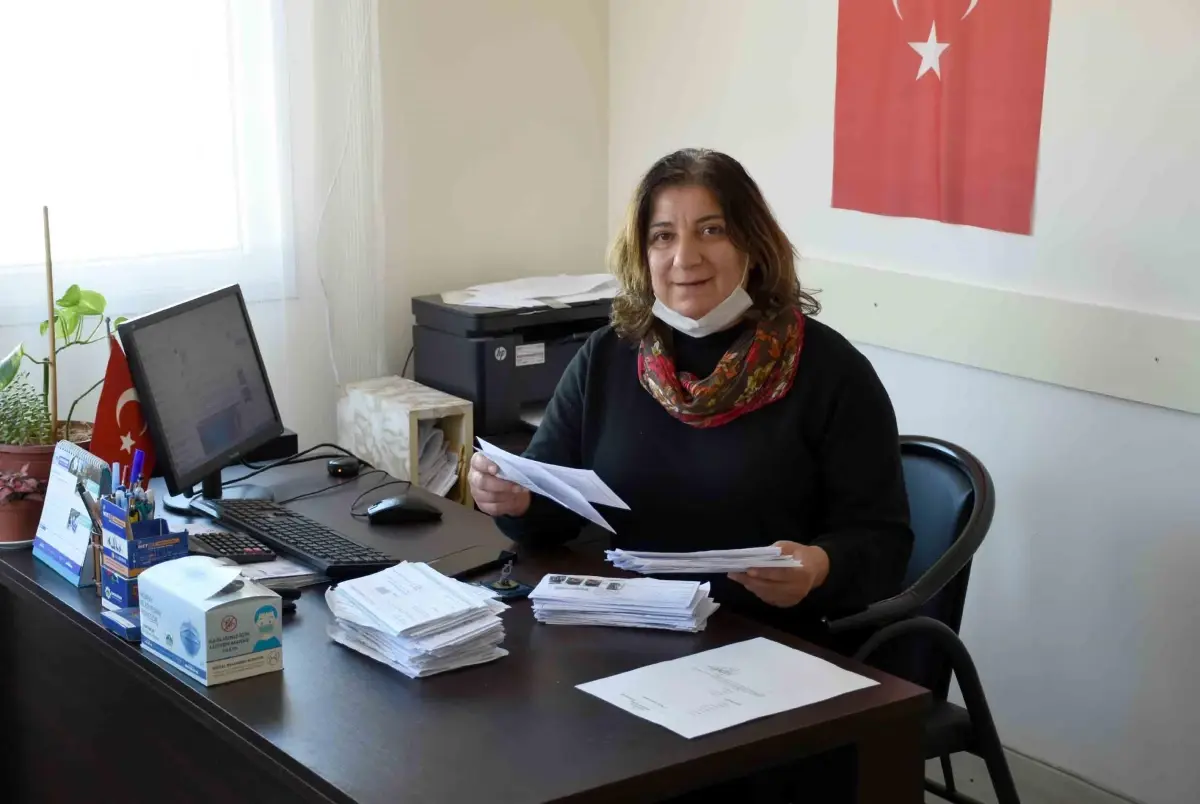 Aksaray\'ın tek kadın muhtarı 12 yıl önce aldığı mührü kimseye bırakmıyor