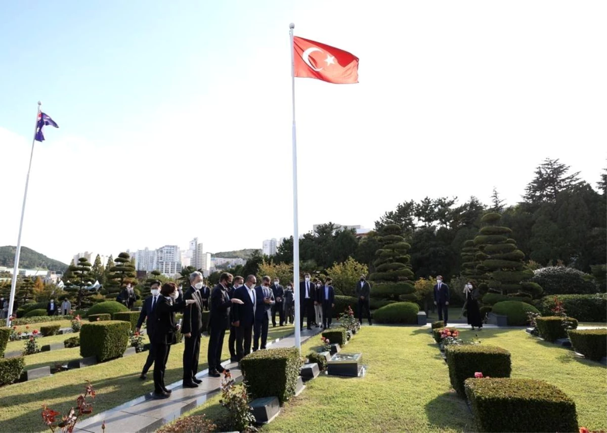 Son dakika haberi | Bakan Çavuşoğlu\'ndan Kore şehitlerinin yattığı BM Anıt Mezarlığı\'na ziyaret