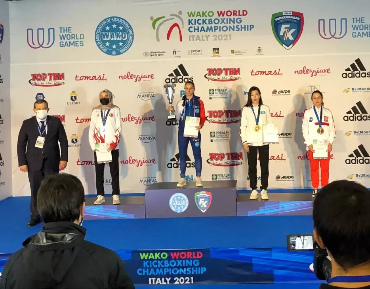 Başkan Büyükkılıç, kick boksta dünya ikincisi olan sporcuyu tebrik etti