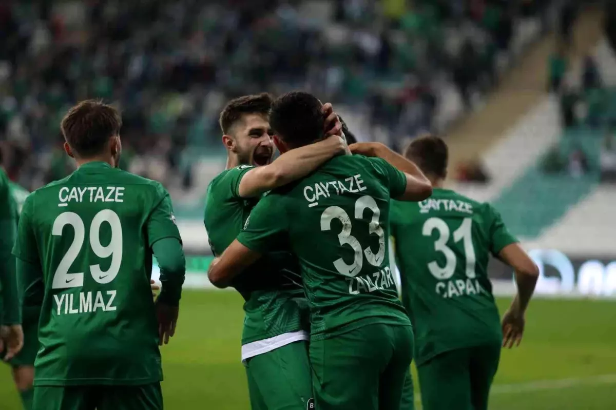 Bursaspor yarın deplasmanda Balıkesirspor\'la karşılaşacak