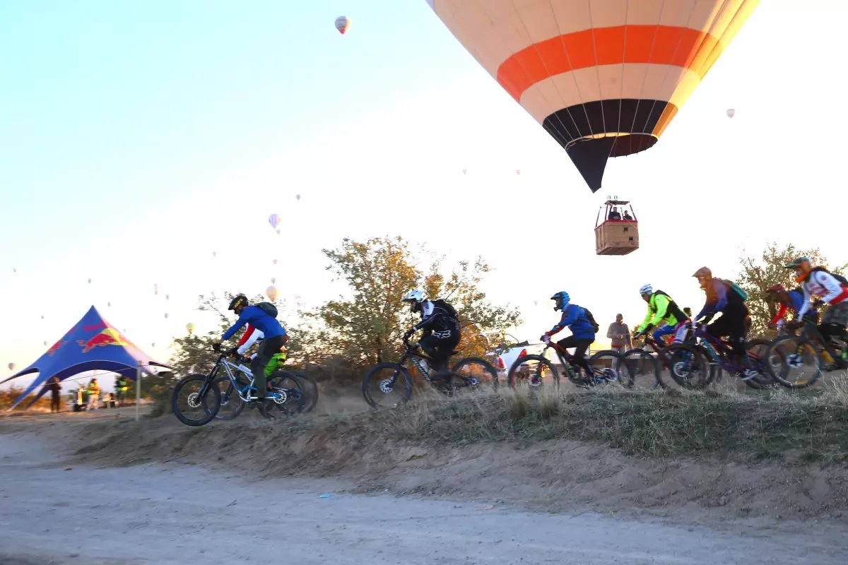 Dağ bisikleti sporcuları Kapadokya\'da yarıştı