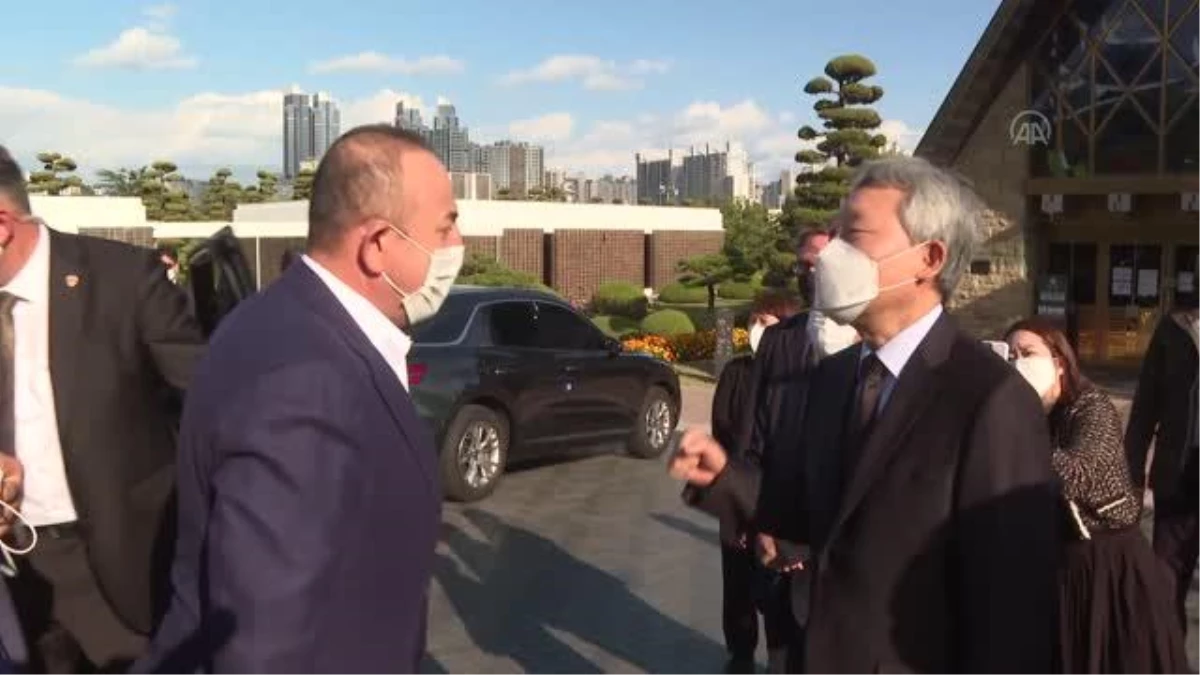 Dışişleri Bakanı Çavuşoğlu, Kore Savaşı Şehitlerinin yattığı BM Anıtsal Mezarlığını ????ziyaret etti