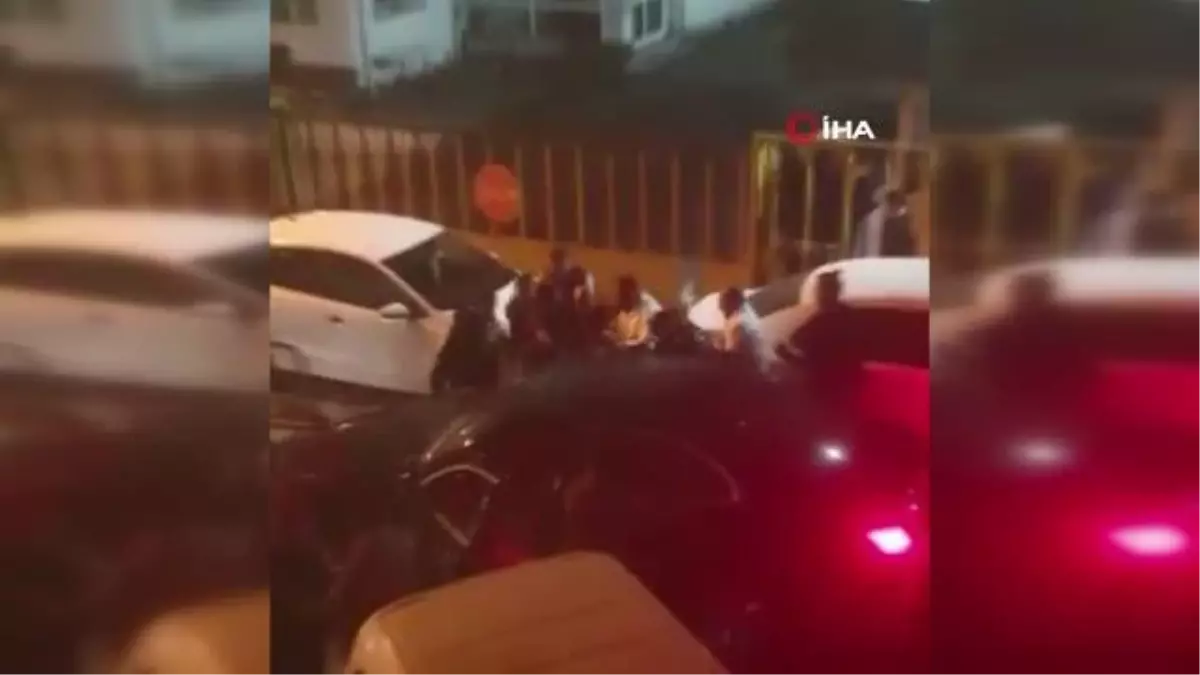 Fatih\'te yol verme kavgasında sopalı dayak kamerada