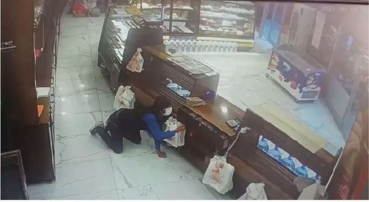 Göçmen kaçakçılığından aranıyordu, hırsızlık yapınca yakalandı