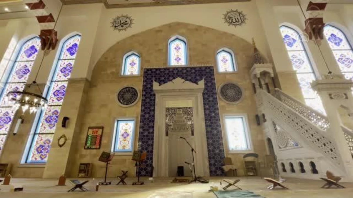 İnşa edilen Altın Cami, Osmanlı mimarisinden esintiler taşıyor